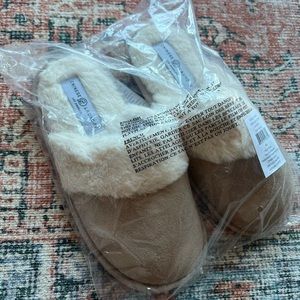 Brand New Chinese Laundry Slippers